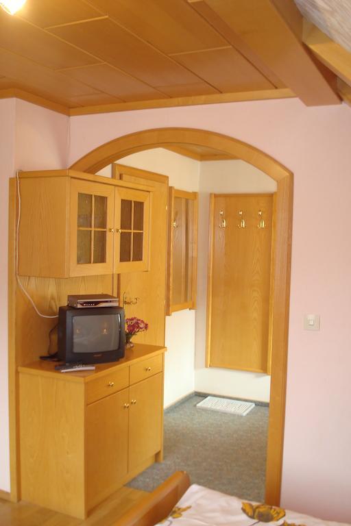 Gaestehaus Moser Ramingstein Habitación foto